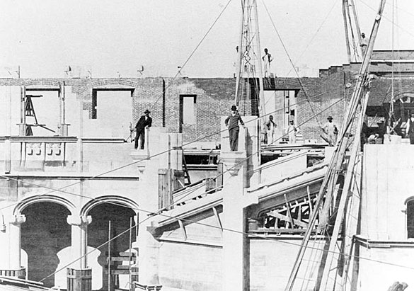 Biltmore-Estate-Construction-14-staircase-workers-crop-f