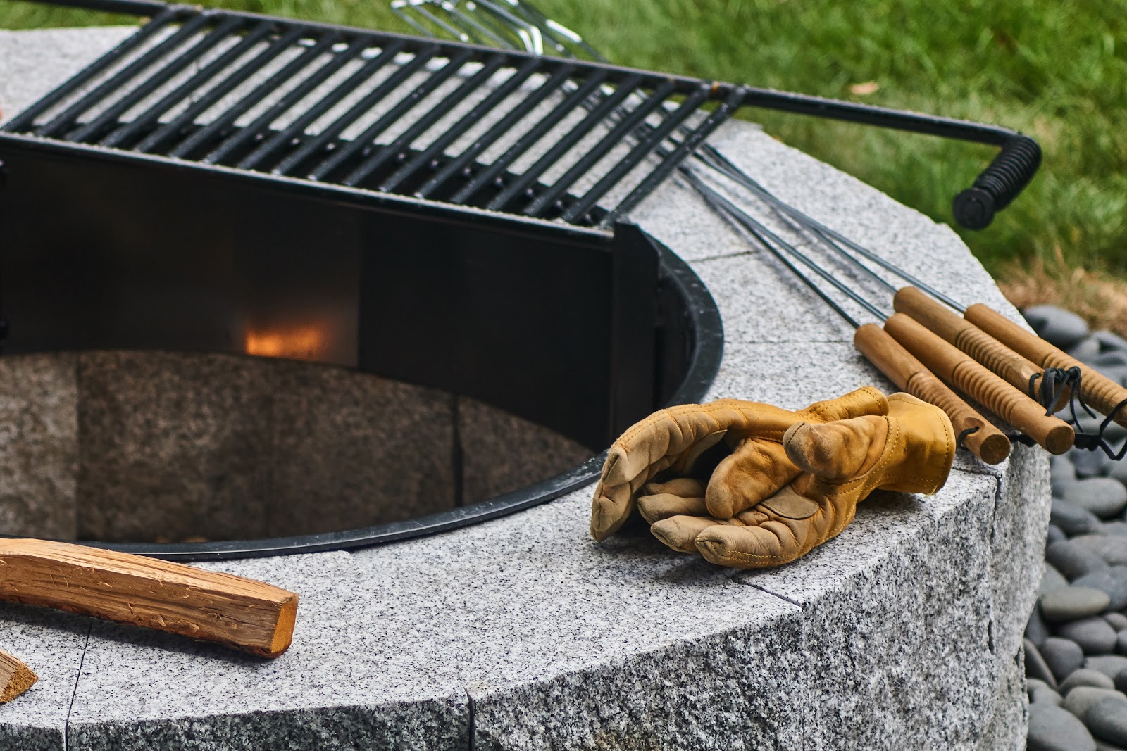 Polycor Hardscapes & Masonry how to install a Woodbury Gray 48” diameter, two-tier fire pit over an existing granite paver patio