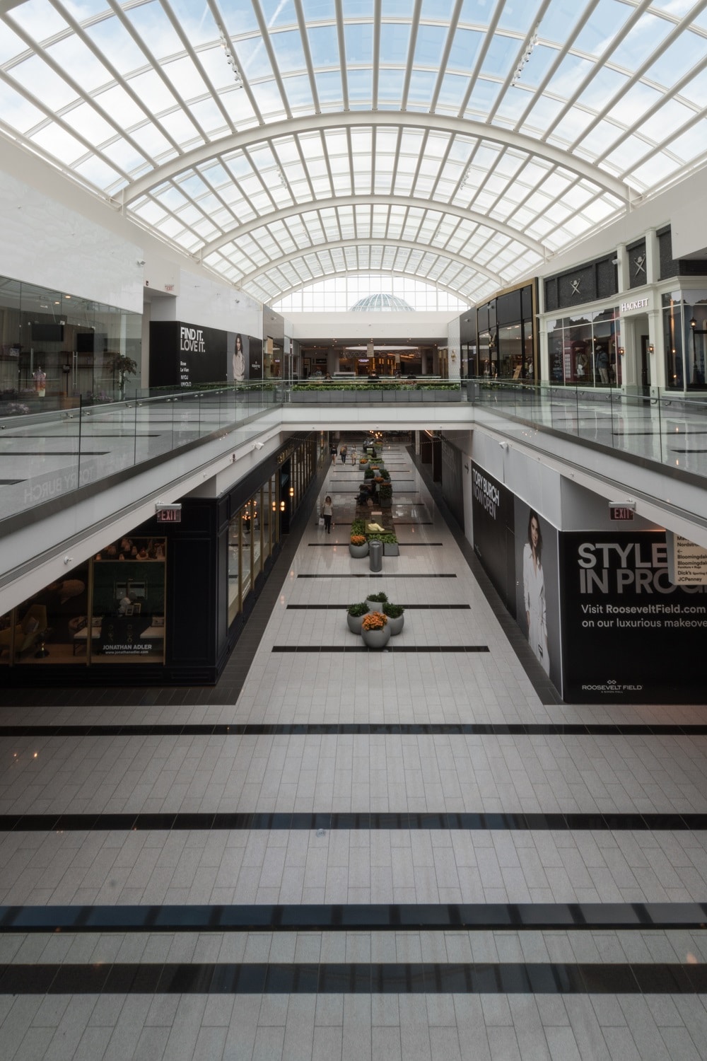 Roosevelt Field Mall Polycor Inc   Roosevelt Field Mall NYC NY Cambrian Black Jay White Floors 7 Of 14 