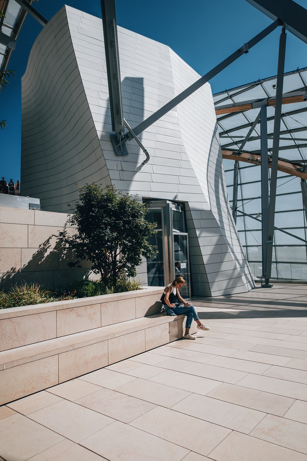 Guide To The Gehry-Designed Fondation Louis Vuitton In Paris - The