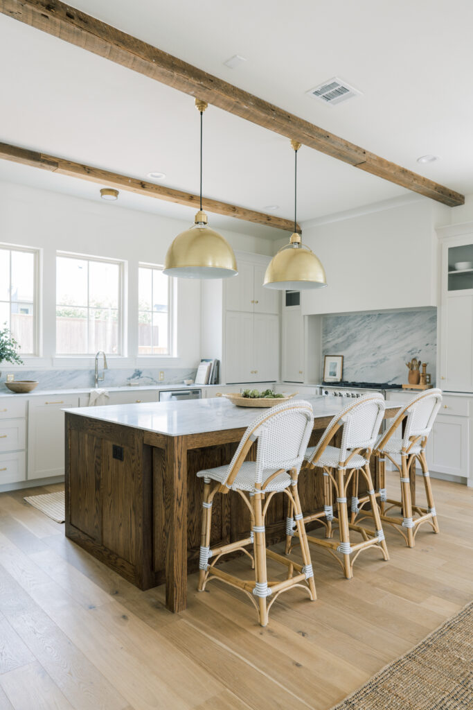 Luminous White Cherokee Kitchen - Polycor Inc.