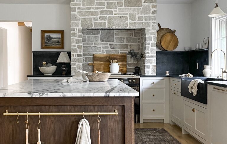 Two-Tone Kitchens: A Study in Contrast with Natural Stone